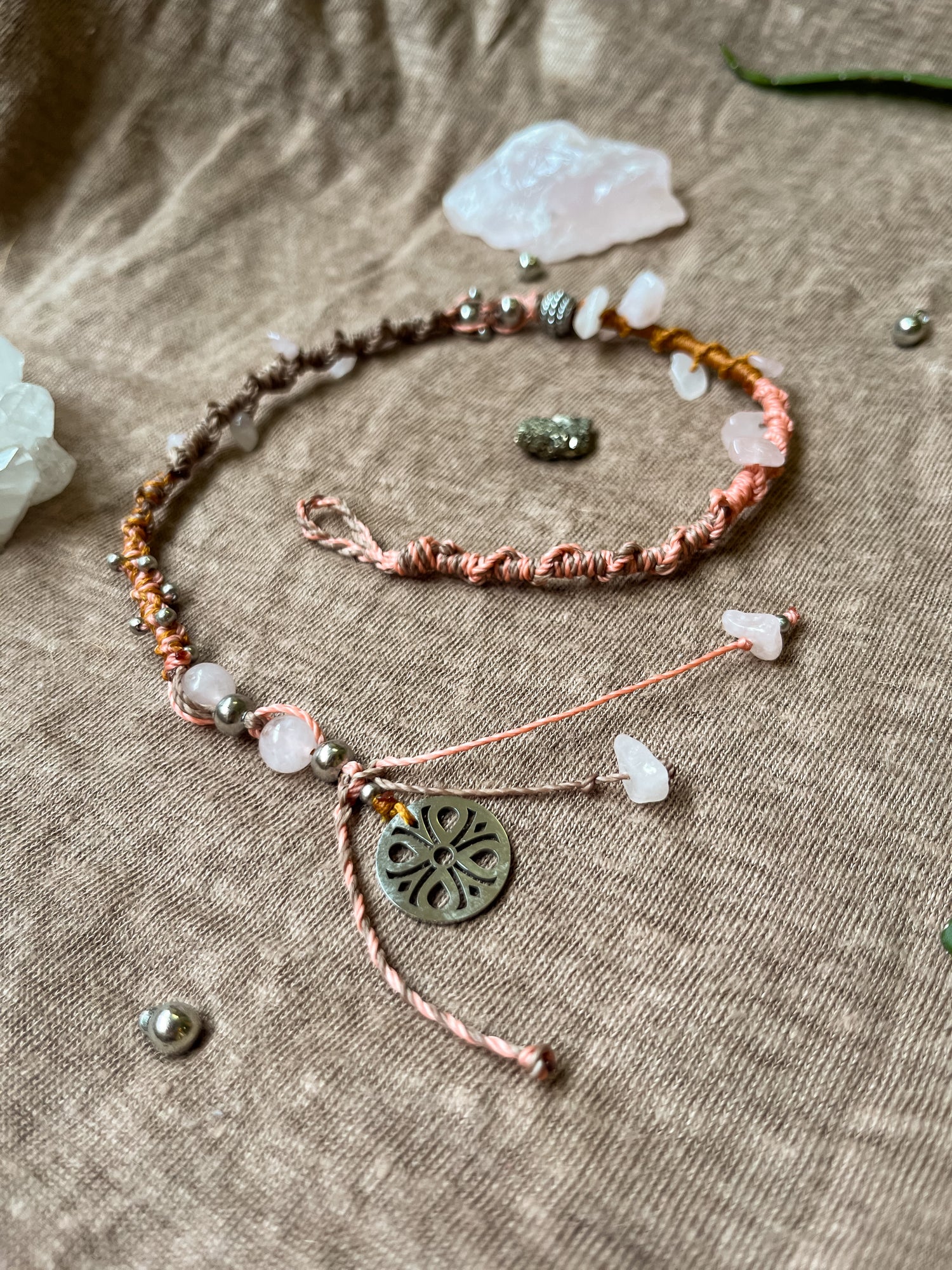 Macramé hairwrap – Blooming rose