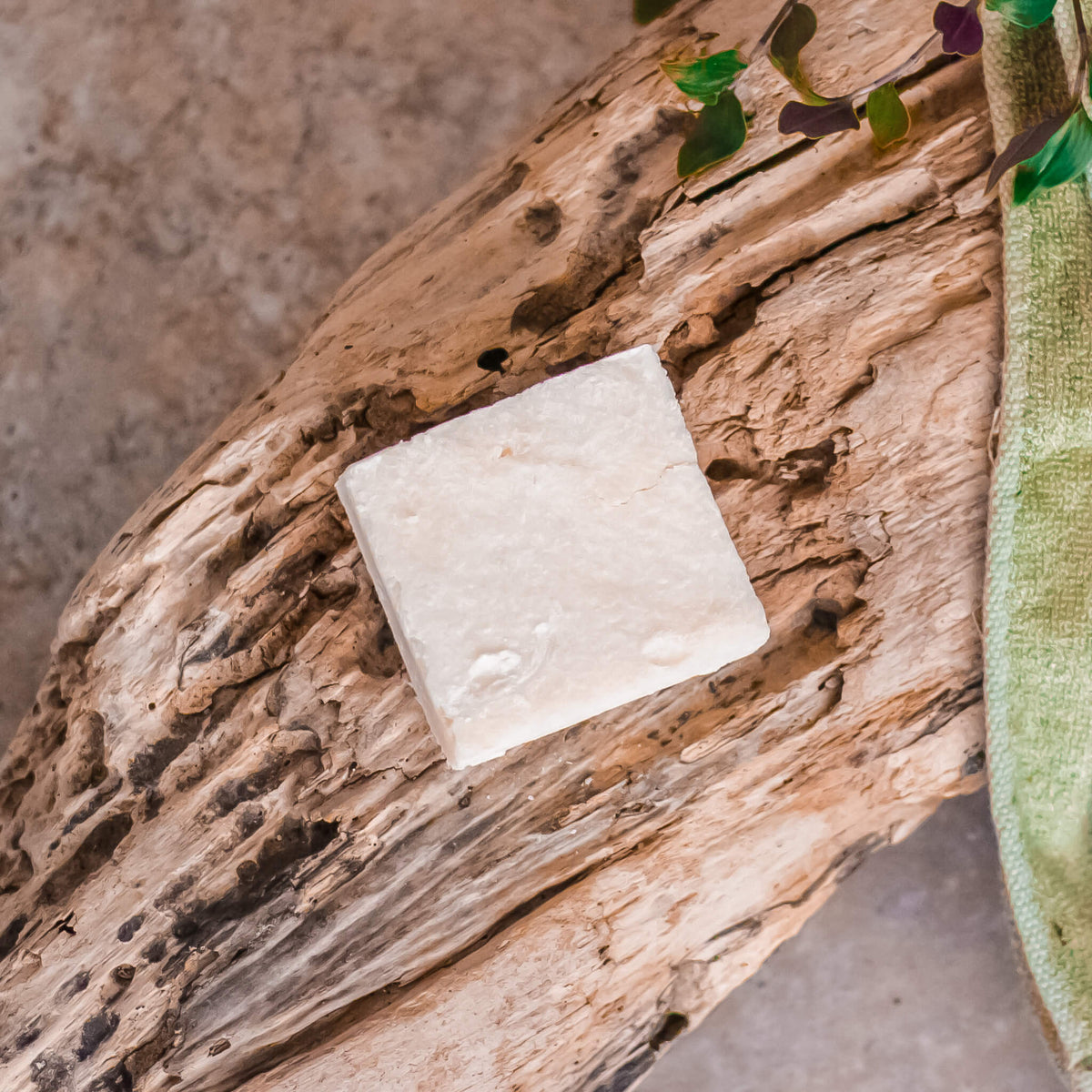 RawRoots Velvet Bloom – Hydrating Shampoo Bar