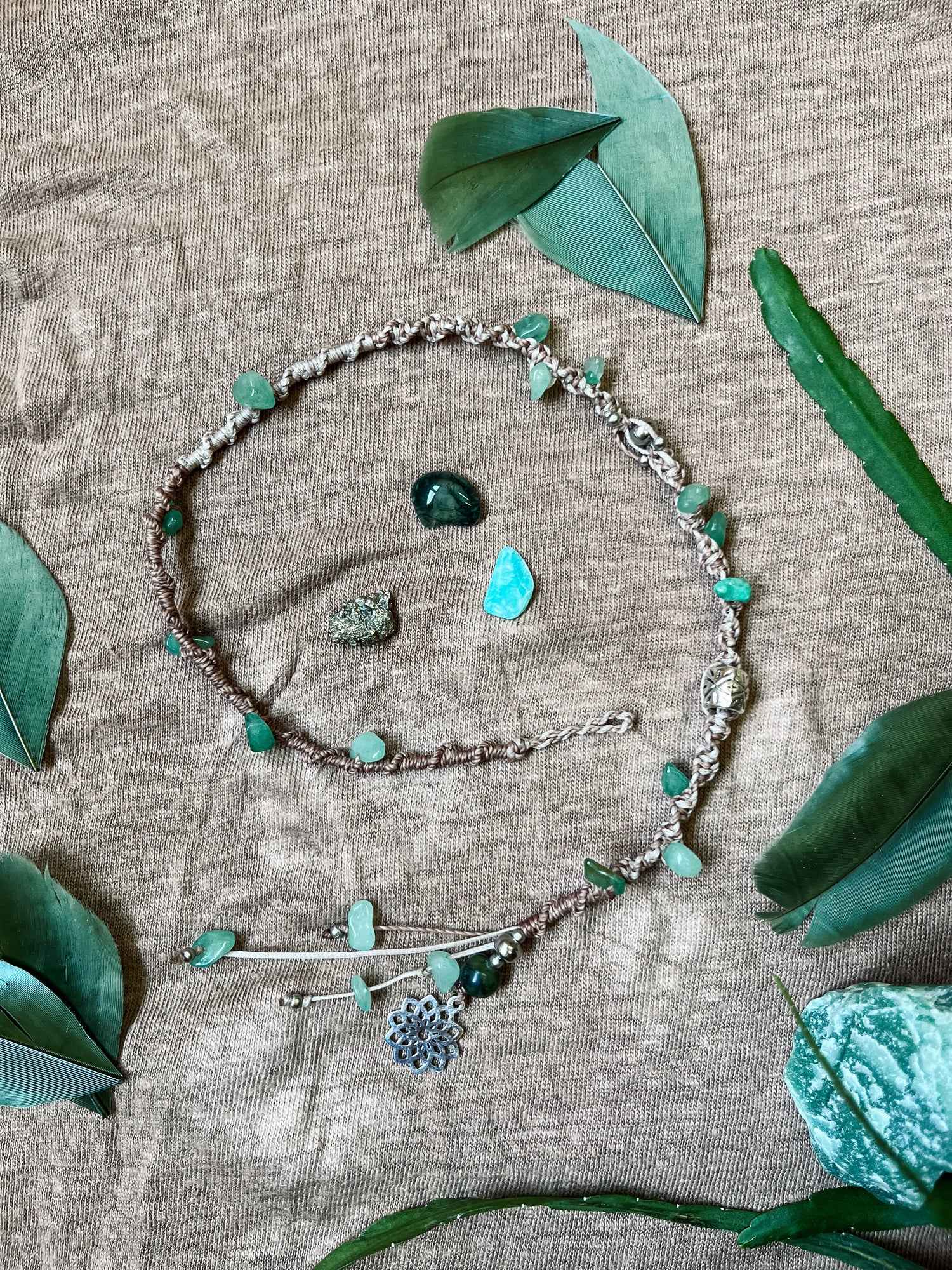 Macramé hairwrap – Light lotus