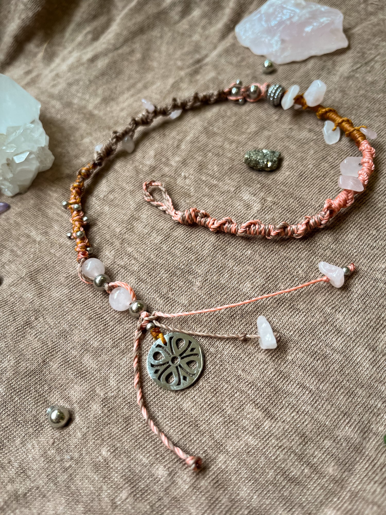 Macramé hairwrap – Blooming rose